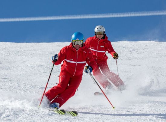 Bild: Gruppe von Alpin Skifahrern